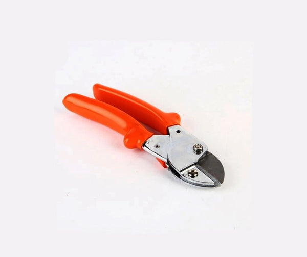 Professional garden scissor with ergonomic handle